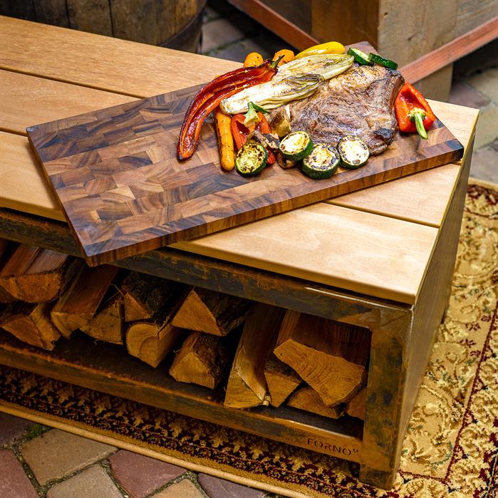 Benk med vedoppbevaring