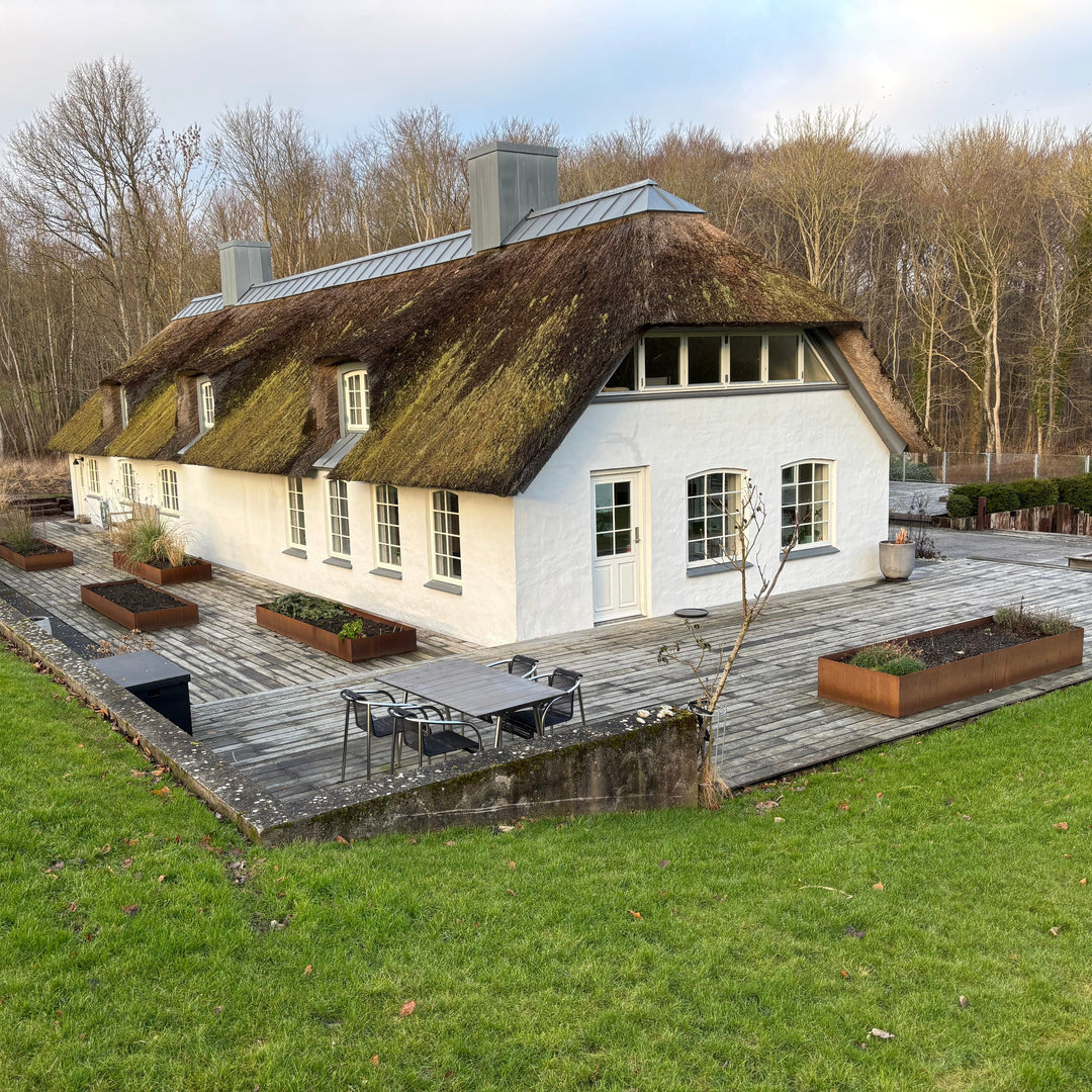 Spesialmål: Plantekasse med bunn i 6 mm cortenstål – eksklusiv modell