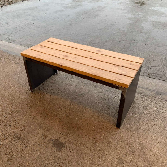 Benk i cortenstål